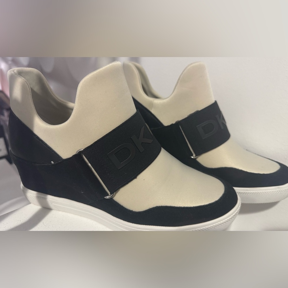 DKNY Two-Tone Casual Sneakers